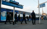 Des policiers sur la ligne D du RER le 13 octobre 2015 à Goussainville