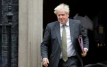 Le Premier ministre britannique Boris Johnson sort du 10 Downing Street, le 23 septembre 2020 à Londres