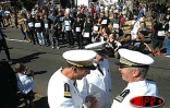 14 juillet 2003 - Les intermittents du spectacle ont clôturé le défilé militaire à Saint-Denis