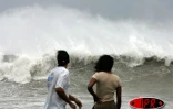 Samedi 24 février 2007 

Le cyclone Gamède génère une très forte houle sur les côtes Nord et Ouest de La Réunion