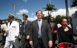 Samedi 18 mars 2006 - 
Jean-Louis Debré, président de l'Assemblée nationale et François Baroin, ministre de l'Outremer, en visite à La Réunion