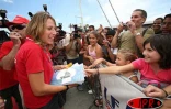 Dimanche 15 octobre 2006 -

Maud Fontenoy a entamé a 15 heures 30 son tour du monde à la voile, en solitaire et à contre-courant
