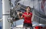 Dimanche 15 octobre 2006 -

Maud Fontenoy a entamé a 15 heures 30 son tour du monde à la voile, en solitaire et à contre-courant