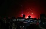 Des supporteurs célèbrent la victoire du PSG en Ligue des Champions, le 330 mai 2026 sur la place du Trocadéro à Paris