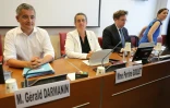 Le ministre de la Justice, Gérald Darmanin (g), et la députée du groupe Les Démocrates Perrine Goulet (2e g) lors d'une audition devant la commission spéciale de l'Assemblée nationale sur un projet de loi relatif à la protection de l'enfance, le 30 juin 2026 à Paris