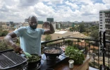 Dennis Ombachi, ancien rugbyman kényan devenu influenceur culinaire, le 12 avril 2024 à Nairobi