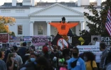 Des manifestants anti-Trump devant la Maison Blanche à Washington le 6 novembre 2020 