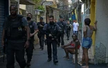 Des policiers participent à une opération contre le trafic de drogue dans la favela de Jacarezinho, le 19 janvier 2022 à Rio de Janeiro, au Brésil