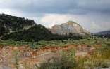 Une carrière creuse les montagnes près de Degirmenlik, dans l'autoproclamée République turque de Chypre du Nord (RTCN), le 6 mai 2019