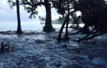 Effets combinés d'une tempête et de la marée haute, l'atoll de Majuro dans les îles Marshall est recouvert par les eaux le 3 mars 2014