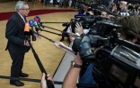 Jean-Claude Juncker s'adresse aux journalistes en arrivant au sommet européen, le 30 juin 2019 à Bruxelles.