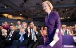 Rishi Sunak applaudit Liz Truss après l'annonce de sa victoire, le 5 septembre 2022 à Londres