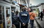 Patrouille dans les rues et dans un restaurant parisien le 3 février 2021 pour vérifier les normes sanitaires