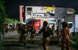 Des équipes d'intervention sur le site d'un bâtiment effondré après un séisme de magnitude 7,8 à General Santos, le 8 juin 2026 aux Philippines