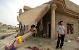 Issa al-Zamzoum, devant sa maison endommagée par les combats à Habach, dans le nord de l'Irak, le 25 avril 2022