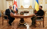 Le Premier ministre britannique Keir Starmer (à gauche) et le président ukrainien Volodymyr Zelensky (à droite) lors d'une réunion à Kiev le 16 janvier 2025.