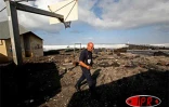 Dimanche 13 mai 2007 -

Une forte houle générant des vagues de 10 métres a déferlé sur les côres Ouest et Sud dévastant tout sur son passage