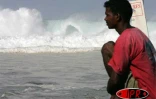 Dimanche 13 mai 2007 -

Une forte houle générant des vagues de 10 métres a déferlé sur les côres Ouest et Sud dévastant tout sur son passage