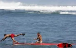 Dimanche 13 mai 2007 -

Une forte houle générant des vagues de 10 métres a déferlé sur les côres Ouest et Sud dévastant tout sur son passage