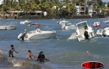 Dimanche 13 mai 2007 -

Une forte houle générant des vagues de 10 métres a déferlé sur les côres Ouest et Sud dévastant tout sur son passage