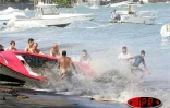 Dimanche 13 mai 2007 -

Une forte houle générant des vagues de 10 métres a déferlé sur les côres Ouest et Sud dévastant tout sur son passage