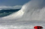 Dimanche 13 mai 2007 -

Une forte houle générant des vagues de 10 métres a déferlé sur les côres Ouest et Sud dévastant tout sur son passage