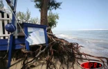 Dimanche 13 mai 2007 -

Une forte houle générant des vagues de 10 métres a déferlé sur les côres Ouest et Sud dévastant tout sur son passage