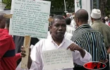 Mardi 27 septembre 2005 -

200 personnes ont manifesté contre les propos d'Ibrahim Dindar (UCL) demandant que des tests ADN soient pratiqués sur les enfants nés de mère comorienne et de père français