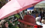 Vendredi 19 mai 2006 -

Dominique de Villepin s'est rendu à Saint-Leu ouest de l'île