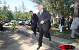 Vendredi 19 mai 2006 -

Dominique de Villepin s'est rendu à Saint-Leu ouest de l'île