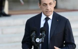 Nicolas Sarkozy à la sortie de l'Elysée le 15 novembre 2015 à Paris