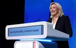 Marine Le Pen, candidate RN à la présidentielle, devant ses partisans après les résultats du 1er tour, le 10 avril 2022 à Paris