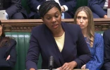 Image tirée d'une séquence diffusée par l'Unité d'enregistrement parlementaire britannique (PRU) via le site web Parliament TV, le 2 mars 2026, de la cheffe de l'opposition conservatrice, Kemi Badenoch lors d'une déclaration au Parlement
