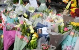 Des fleurs déposées devant Buckingham Palace à Londres en hommage au prince Philip, le 9 avril 2021