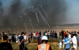 Les forces israéliennes tirent des gaz lacrymogènes contre des manifestants rassemblés près de la barrière de sécurité séparant Israël de la bande de Gaza, le 20 juillet 2018