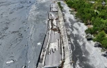 Vue aérienne des dégâts provoqués par la rupture d'une digue d'un lac de barrage à Hualien, le 25 septembre 2025 à Taïwan