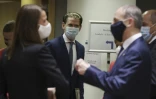 Le chancelier autrichien Sebastian Kurz (c) avant le sommet de l'UE à Bruxelles, le 17 juillet 2020