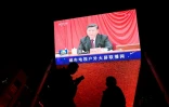 Le président chinois Xi Jinping apparaît sur un écran de télévision dans un centre commercial de Pékin, le 11 novembre 2021