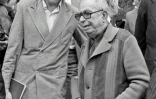 André Glucksmann (L), Jean-Paul Sartre (R) au Palais de l'Elysée pour défendre l'opération "un bateau pour le Vietnam" le 26 juin 1979