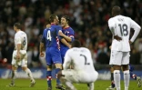 Les Croates Niko Kovac et Robert Kovac fêtent la victoire de leur équipe face à l'Angleterre à Wembley, le 21 novembre 2007