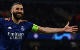 La joie de l'attaquant Karim Benzema, après avoir marqué sur penalty son 2e but, et le 3e pour le Real Madrid, face à Manchester City Ederson, lors de leur demi-finale aller de la Ligue des Champions, le 26 avril 2022 à l'Etihad Stadium