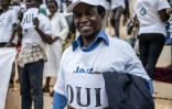 Un partisan de la victoire du "oui" au référendum sur un changement de Constitution, à Bangui le 28 juillet 2023