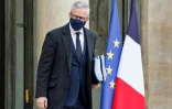 Le ministre français de l'Economie Bruno Le Maire sur le perron de l'Elysée à Paris, le 22 décembre 2021