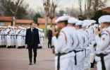 Le chef de l'Etat Emmanuel Macron passe en revue les troupes de la 27e Brigade d'infanterie de montagne à Varces en Isère, le 27 novembre 2025