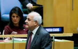 Riyad H. Mansour, (d) l'ambassadeur palestinien à l'ONU devant son homologue américaine Nikki Haley, lors d'une Assemblée générale à l'ONU, le 22 décembre 2017