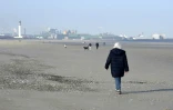 La plage de Dunkerque, le 27 février 2021, premier week-end confiné dans l'agglomération urbaine, avec des sorties sous forte restriction 