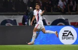 Le Brésilien Lucas Paqueta célèbre son but pour l'OL face au PSG au Parc des Princes, le 19 septembre 2021 