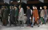Un modèle de la maison Paul Smith présenté lors de la Fashion-week masculine automne-hiver 2016-2017, à Paris le 24 janvier 2016