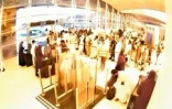 Combinaison d'images créée le 12 octobre 2026 montrant des captures d'écran tirées d'images de vidéosurveillance diffusées par le ministère saoudien de l'Information le 11 octobre 2026 du moment où l'aéroport international de Riyad a été frappé par une attaque houthie le 10 octobre 2026