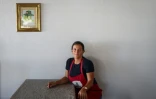 L'ancienne ingénieure Belinda Sobral,qui a repris la taverne de ses grands-parents, le 11 septembre 2025 à Grandola, au Portugal 